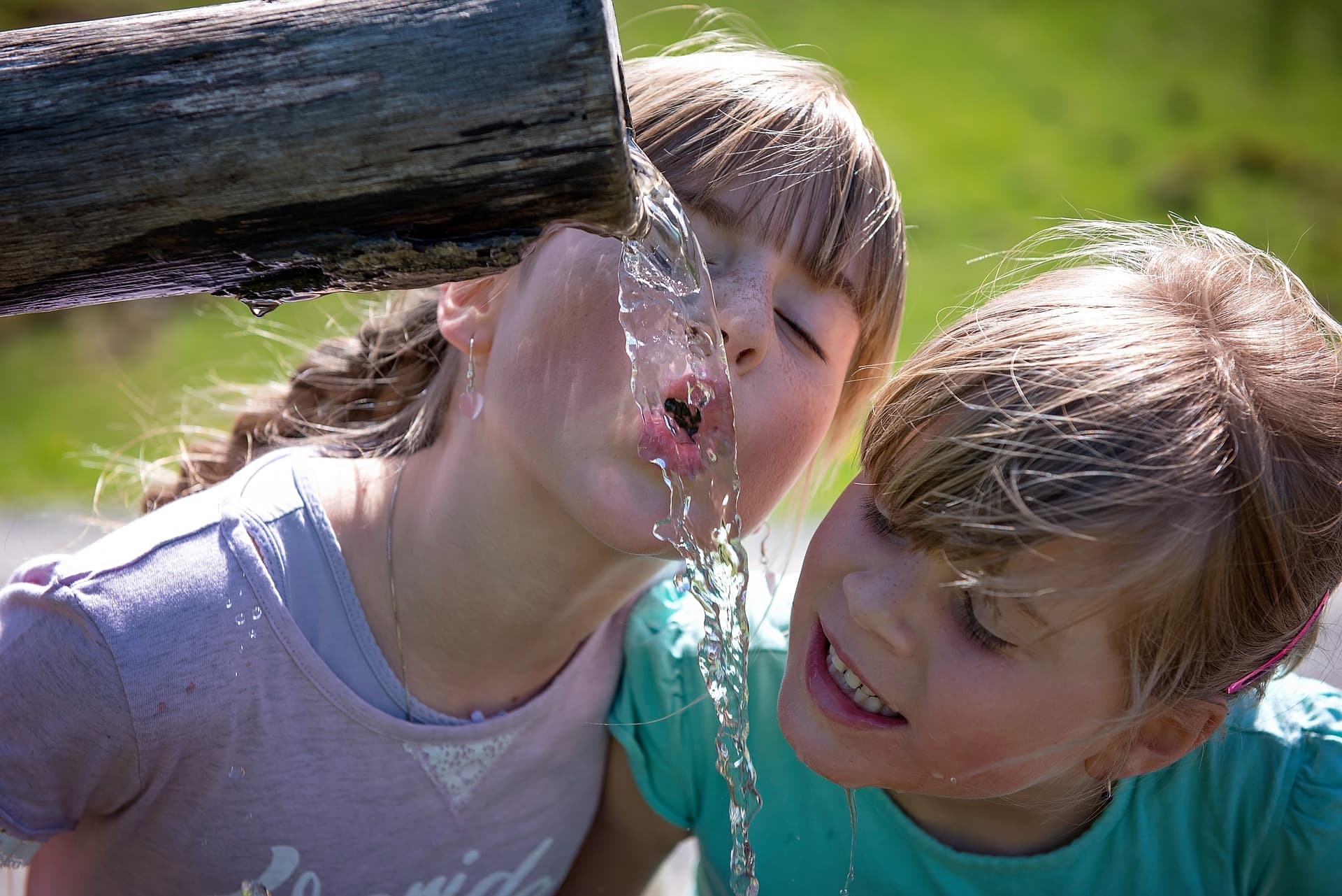 Water cleaned children BIOROCK